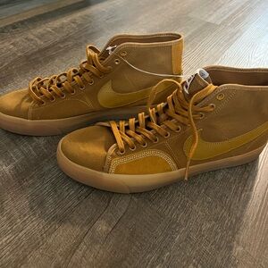 Nike Men's Sneakers - Golden Yellow
